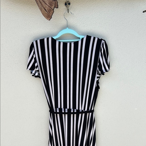 INC International Concepts Black and White Flutter Sleeve Sheath Dress Size L - Picture 6 of 11